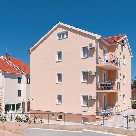 Cozy Apartment In Supetar With Kitchen Екстер'єр фото