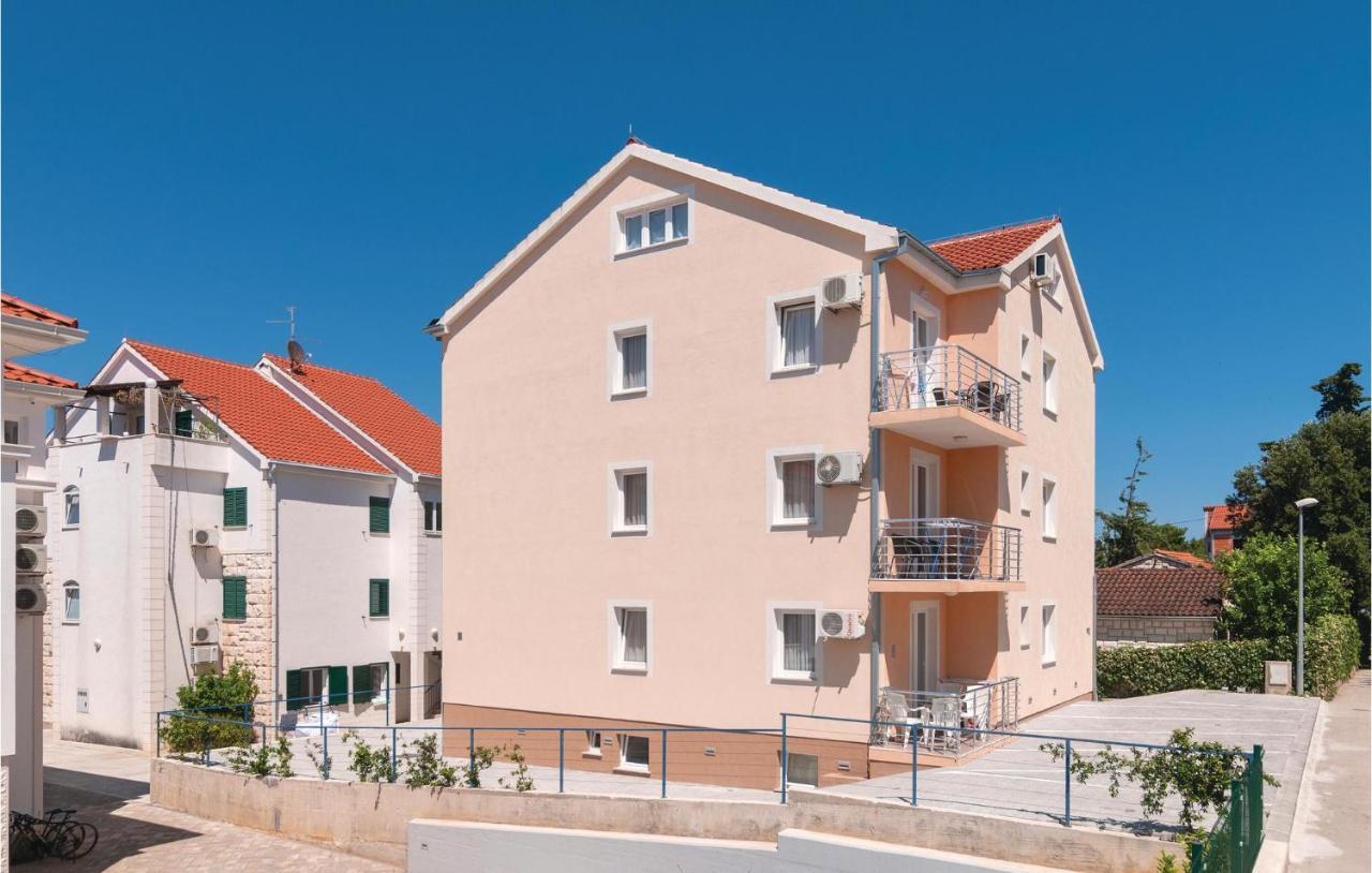 Cozy Apartment In Supetar With Kitchen Екстер'єр фото