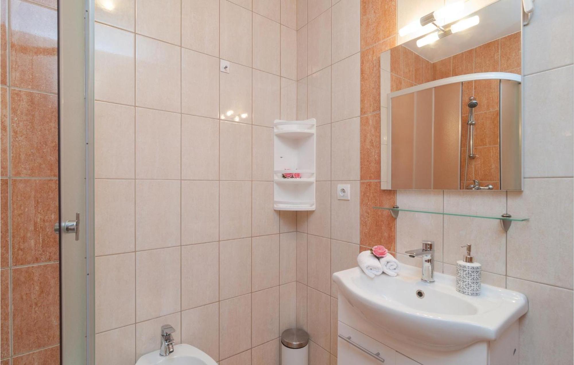 Cozy Apartment In Supetar With Kitchen Екстер'єр фото